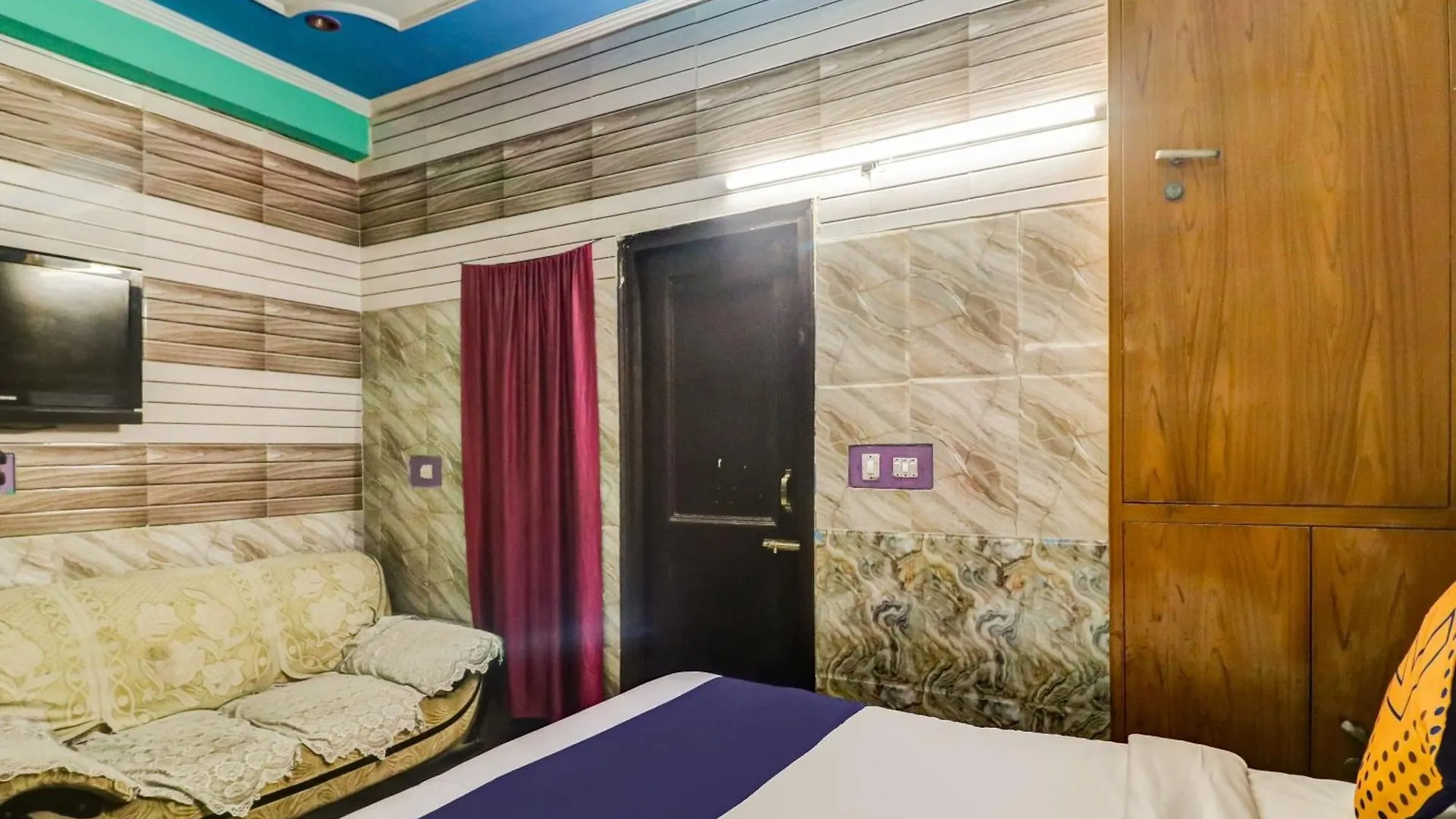 Spot On Maa Gyatri Guest House グルガウン