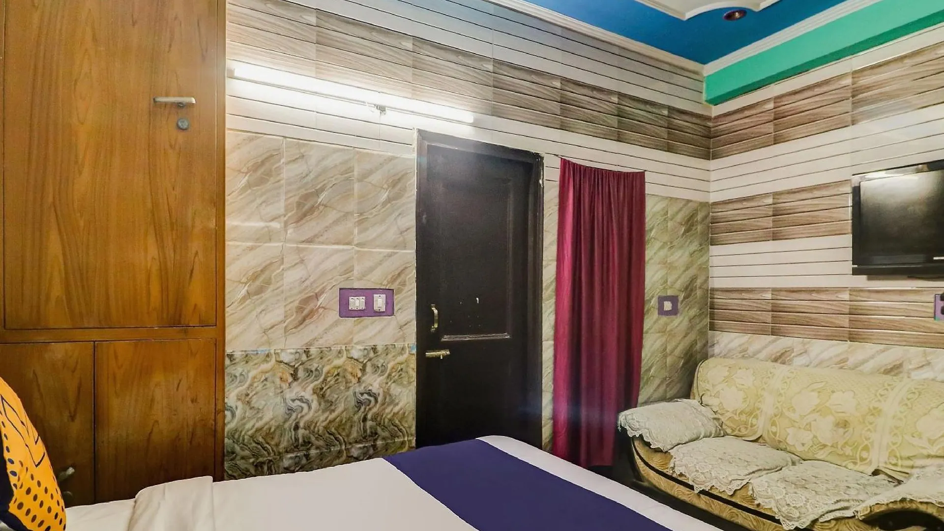 Spot On Maa Gyatri Guest House グルガウン