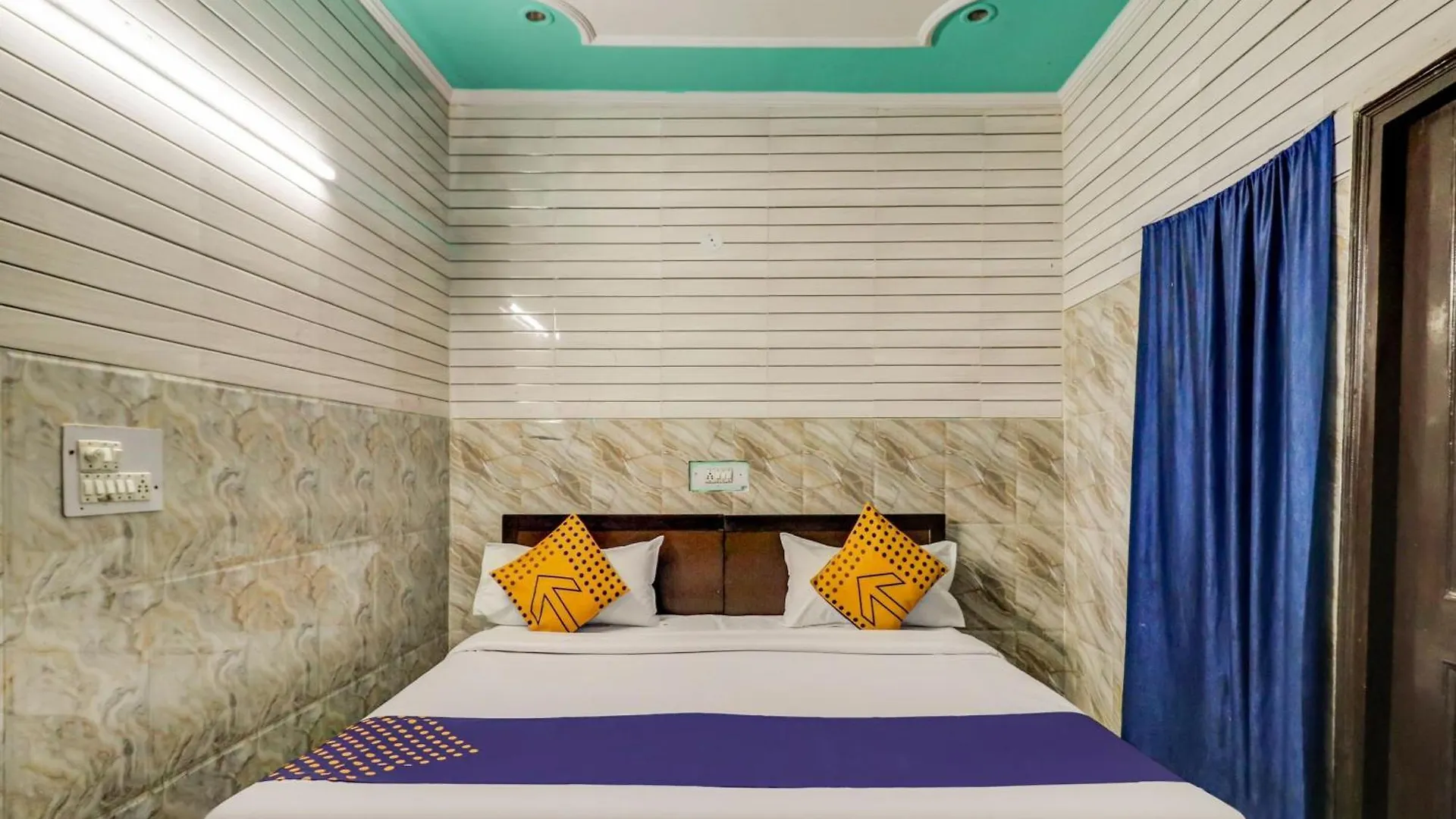ホテル Spot On Maa Gyatri Guest House グルガウン
