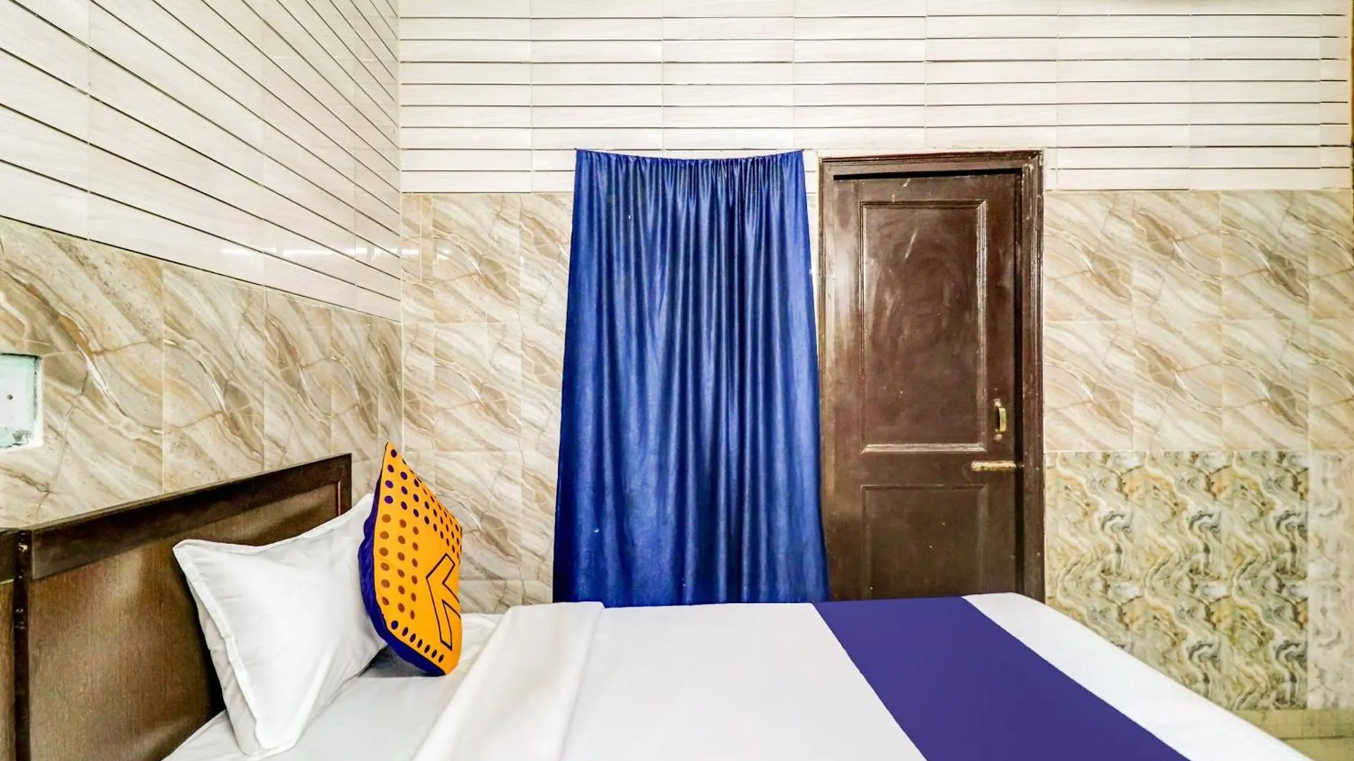 Spot On Maa Gyatri Guest House グルガウン 2*,  インド
