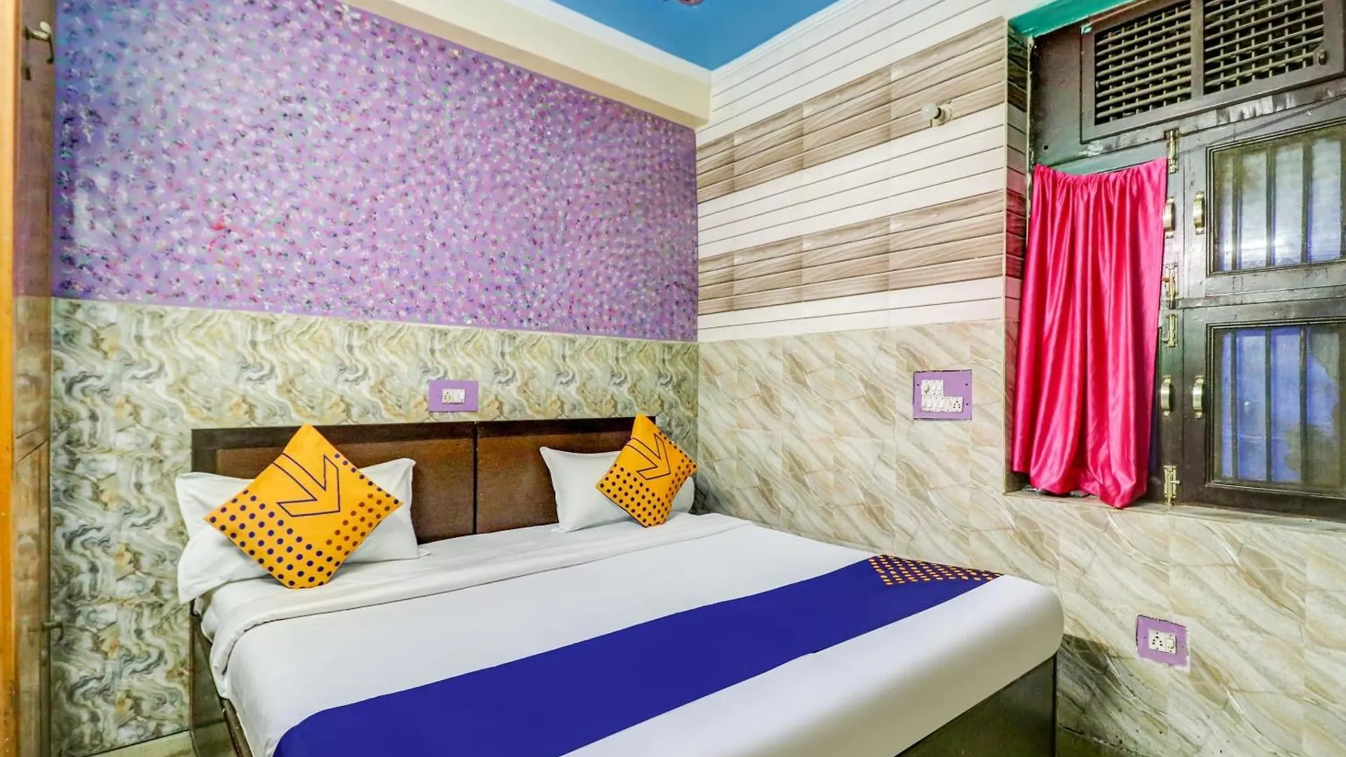 Spot On Maa Gyatri Guest House グルガウン 2*,